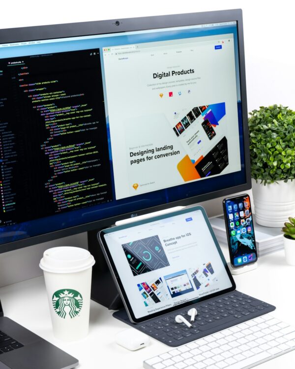 Dwa monitory — setup do pracy