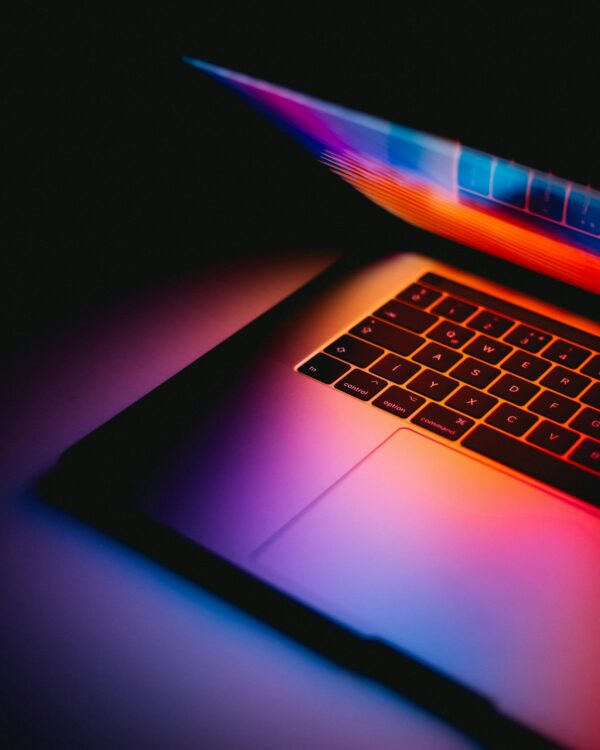 Laptop z portem Thunderbolt 4