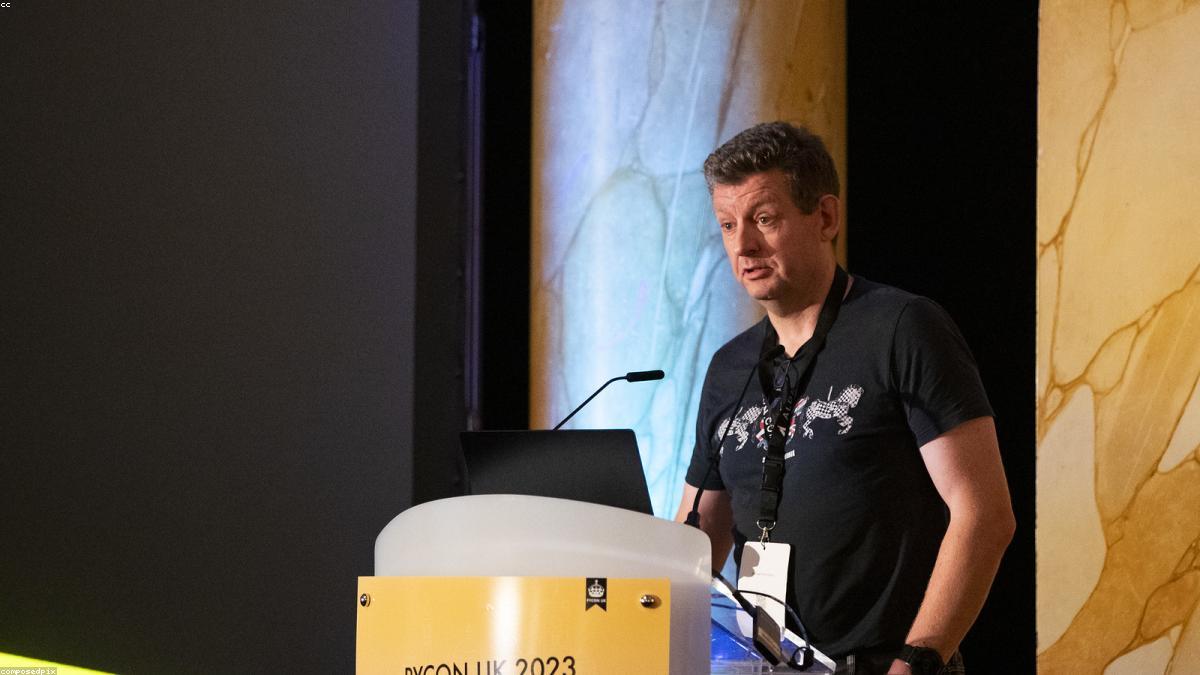 Python vs JavaScript — który język programowania wybrać na start?